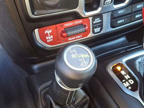 Used 2024 Jeep Wrangler Unlimited Rubicon image 24