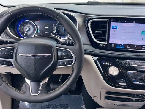 Used 2022 Chrysler Pacifica Touring-L image 22