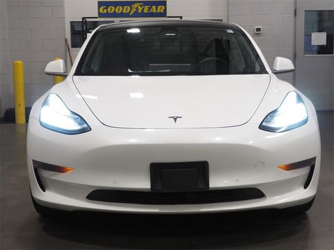 Used 2020 Tesla Model 3 Standard Range Plus image 2