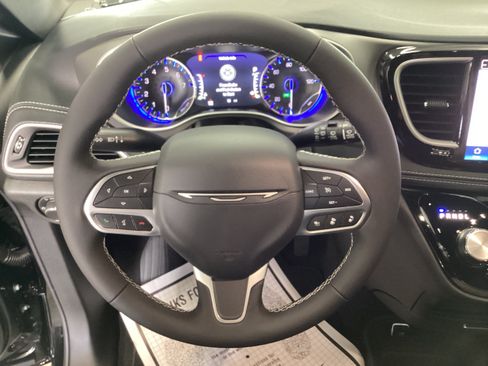 New 2027 Chrysler Pacifica Select AWD/4WD image 22
