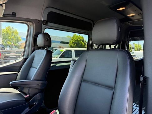 Used 2025 Mercedes-Benz Sprinter 2500 image 10