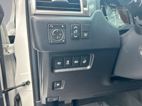 Used 2023 Lexus GX 460 Premium w/ Accessory Package AWD/4WD image 36
