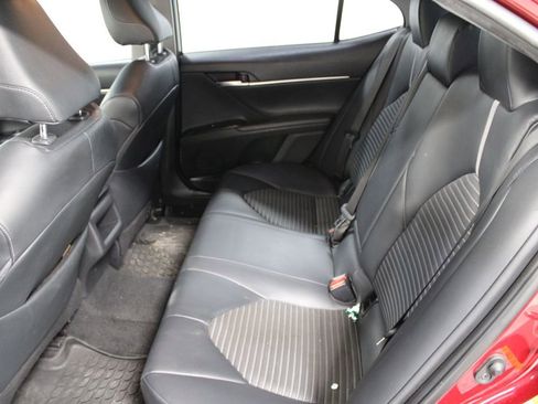 Used 2018 Toyota Camry SE image 17