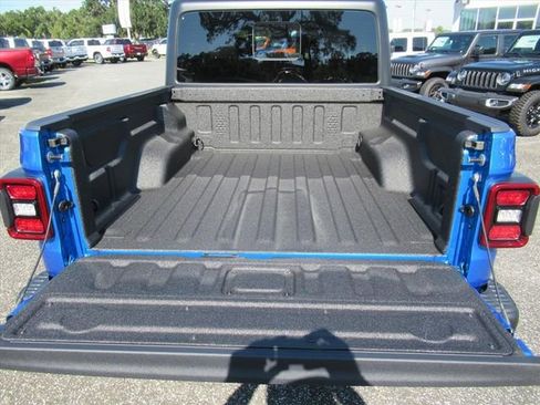 New 2025 Jeep Gladiator Rubicon w/ Convenience Group image 6