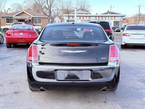 Used 2013 Chrysler 300 w/ Driver Convenience Group image 10