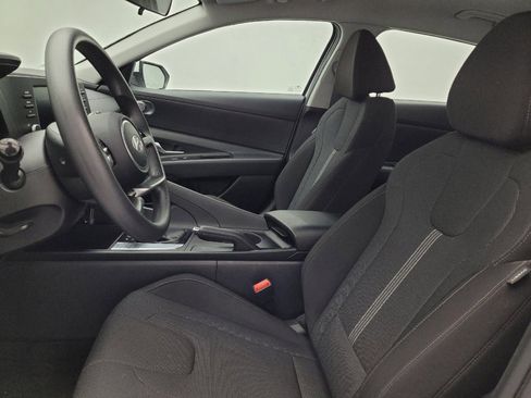 Used 2025 Hyundai Elantra SE FWD image 17