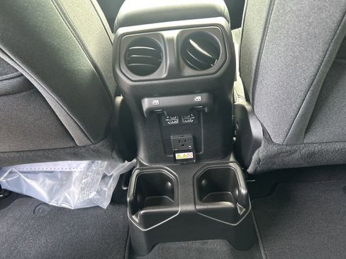 New 2025 Jeep Gladiator Sport image 32