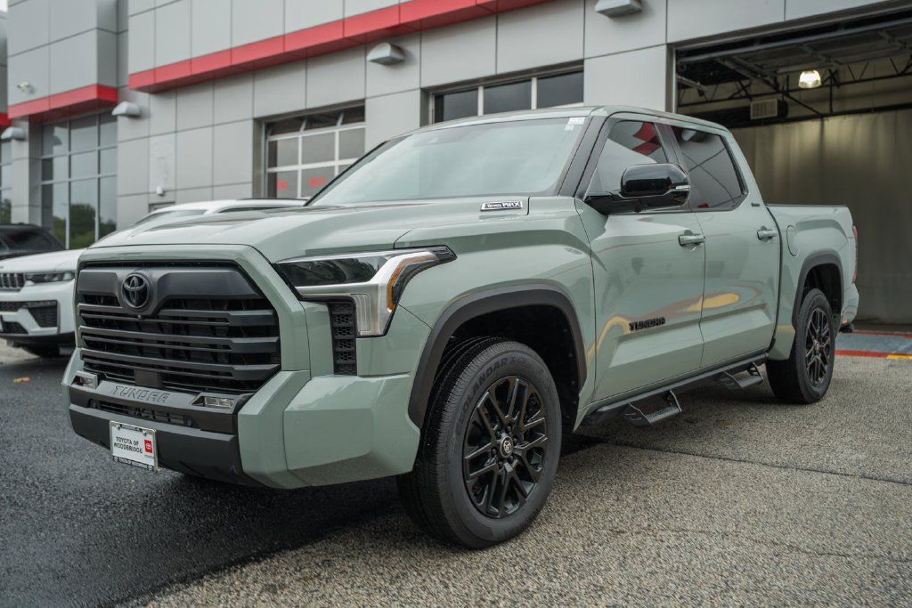 Used 2025 Toyota Tundra Limited AWD/4WD image 3