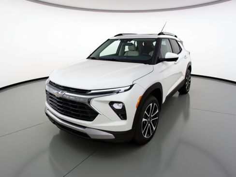 Used 2025 Chevrolet TrailBlazer LT FWD image 3