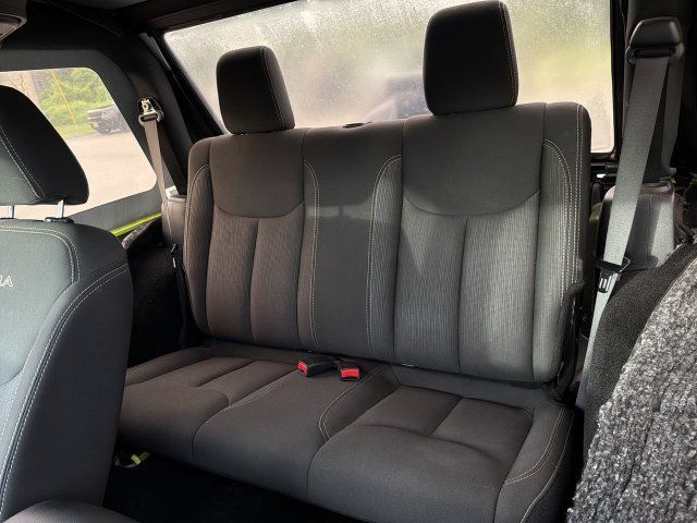 Used 2017 Jeep Wrangler Sahara w/ Connectivity Group AWD/4WD image 22