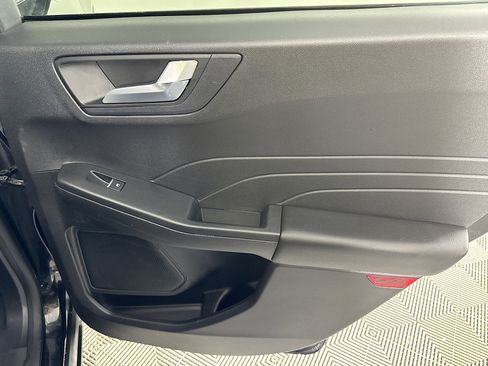 Used 2022 Ford Escape Titanium image 27