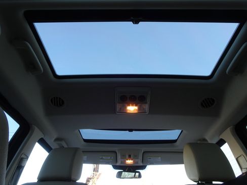 Used 2016 Land Rover LR4 HSE image 18