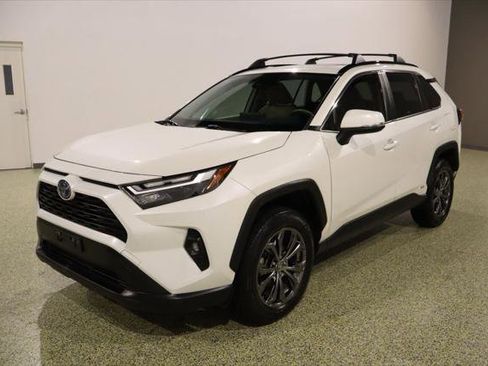 Used 2022 Toyota RAV4 XLE Premium image 1