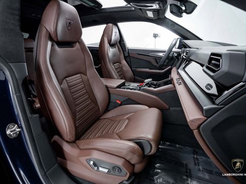Used 2025 Lamborghini Urus SE image 40