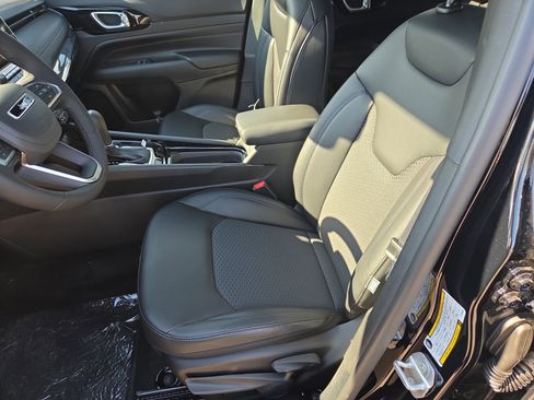 New 2026 Jeep Compass Latitude image 4