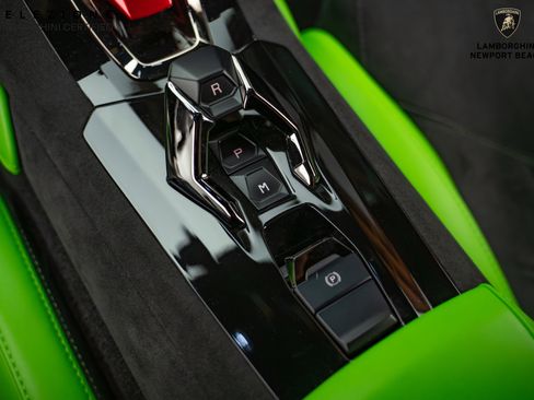 Used 2023 Lamborghini Huracan Tecnica image 32