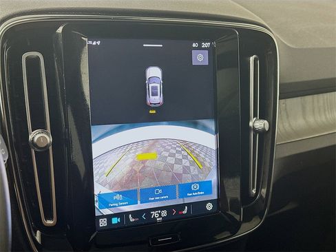 Used 2023 Volvo XC40 B4 Plus image 20