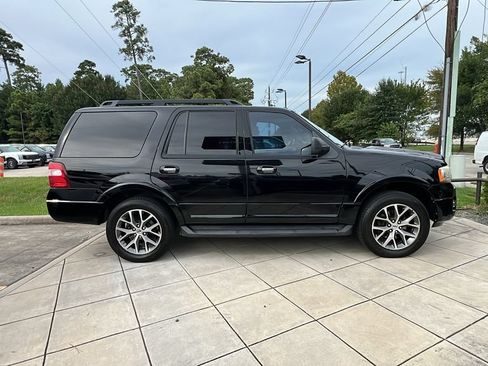 Used 2017 Ford Expedition XLT w/ Equipment Group 202A RWD image 4