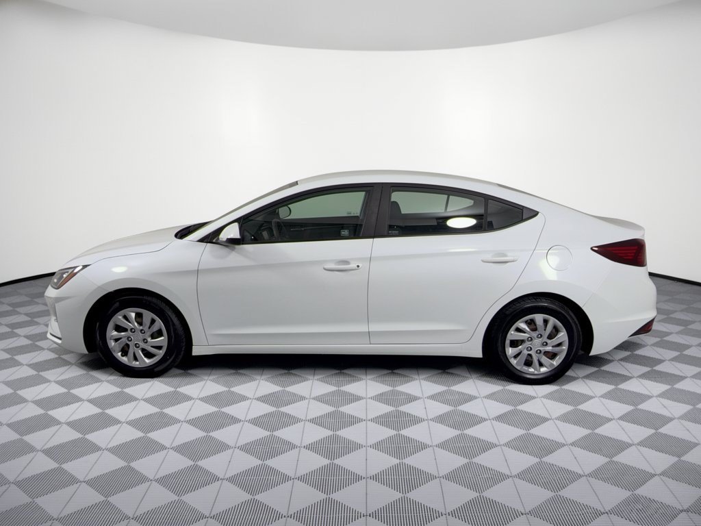 Used 2020 Hyundai Elantra SE w/ Cargo Package (C1) FWD image 2