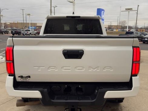 Used 2024 Toyota Tacoma TRD Off-Road image 4