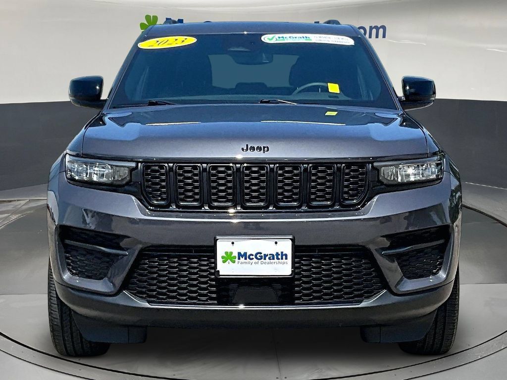 Used 2023 Jeep Grand Cherokee Altitude AWD/4WD image 2