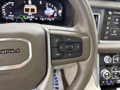 Used 2023 GMC Yukon Denali w/ Advanced Technology Package AWD/4WD image 21