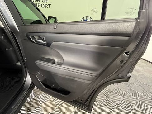 Used 2023 Toyota Highlander XLE AWD/4WD image 27