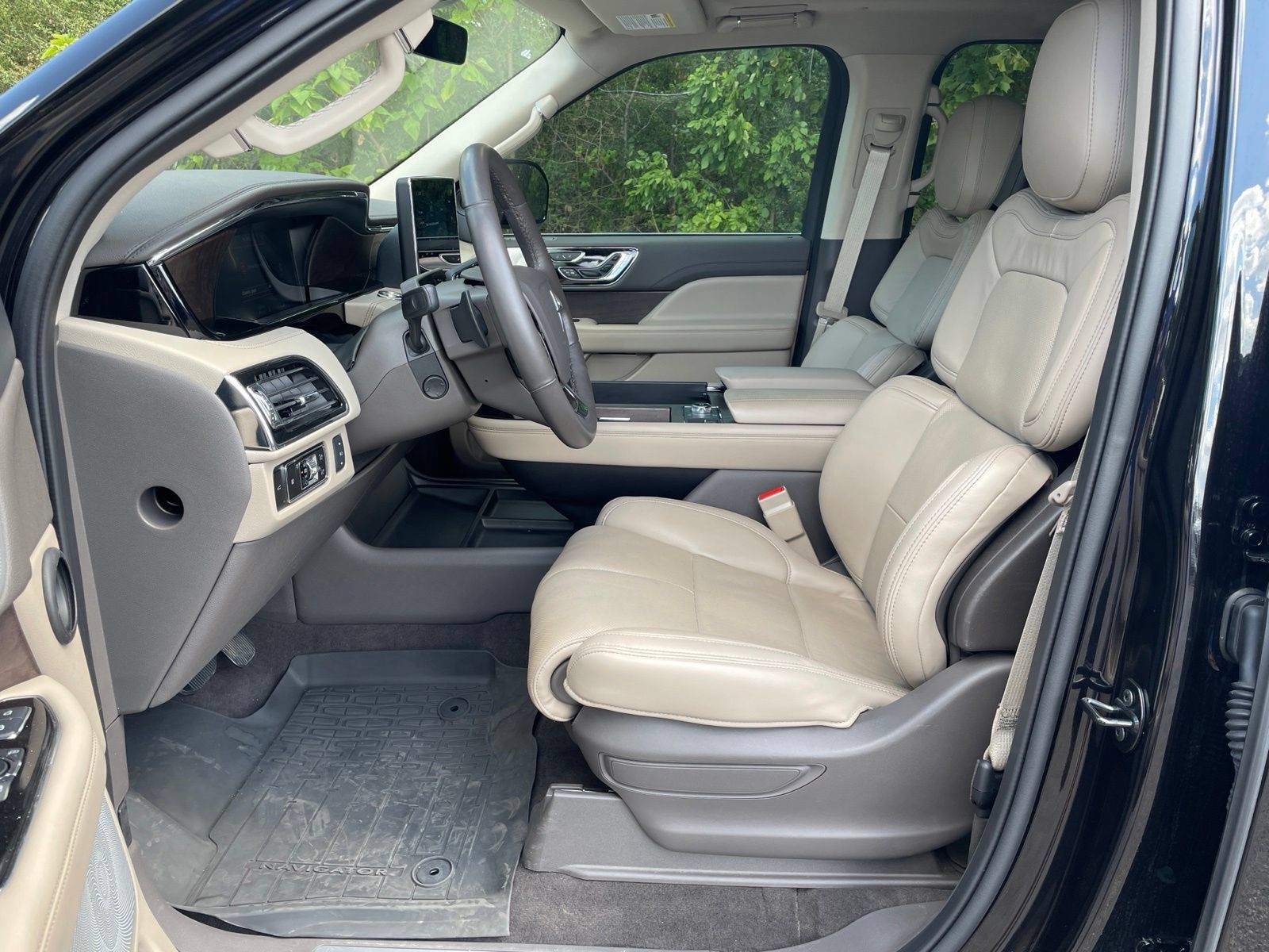 Used 2024 Lincoln Navigator Reserve AWD/4WD image 14