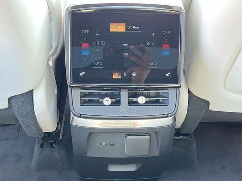 New 2026 Cadillac Vistiq Luxury image 25