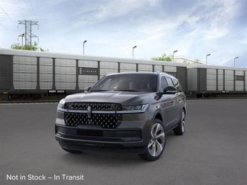 New 2026 Lincoln Navigator L Black Label AWD/4WD image 2