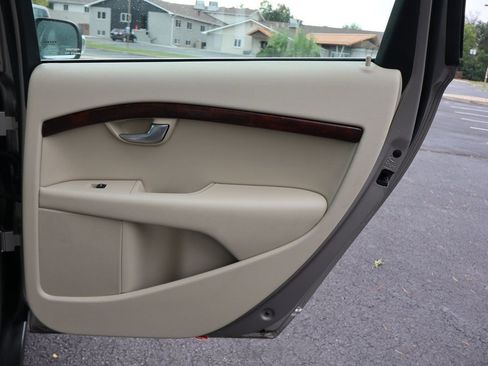 Used 2011 Volvo XC70 T6 image 25