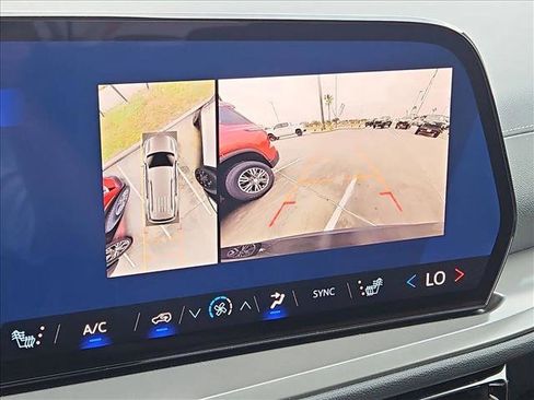 New 2026 Chevrolet Traverse LT image 13