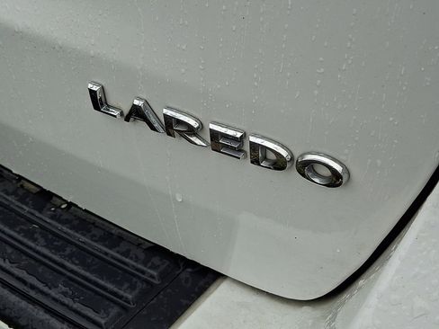 Used 2021 Jeep Grand Cherokee Laredo AWD/4WD image 4