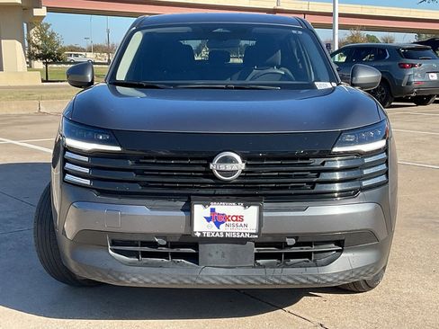 Used 2025 Nissan Kicks SV image 3