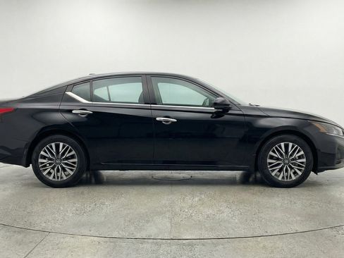 Used 2025 Nissan Altima 2.5 SV image 5