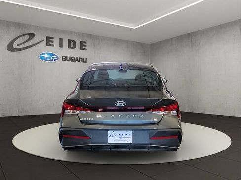 Used 2024 Hyundai Elantra SE FWD image 9