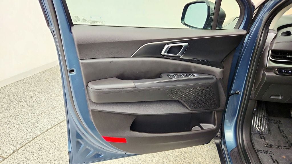 Used 2025 Kia Carnival SX FWD image 11