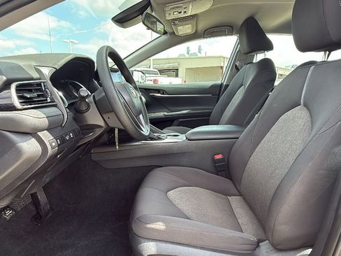 Used 2022 Toyota Camry LE FWD image 10