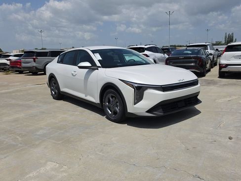 New 2026 Kia K4 FWD image 2