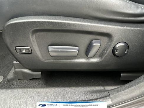 Used 2017 Toyota Highlander XLE AWD/4WD image 12
