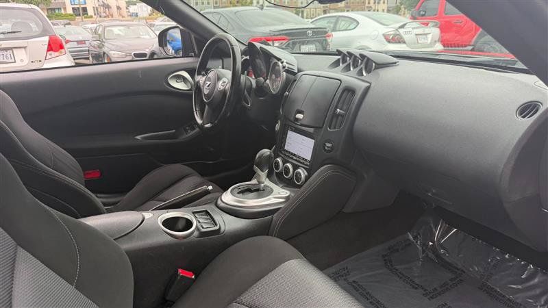 Used 2014 Nissan 370Z Coupe w/ Sport Package RWD image 5