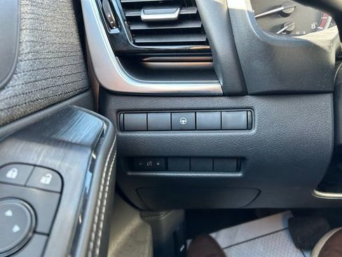 Used 2023 Nissan Rogue SV image 30