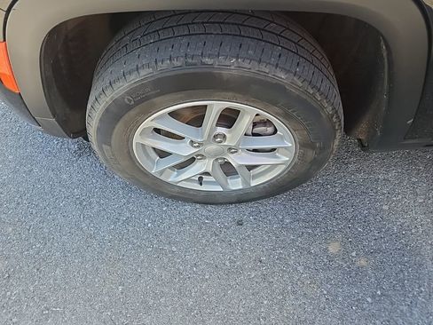 Used 2022 Jeep Grand Cherokee L Laredo w/ Luxury Tech Group I image 13