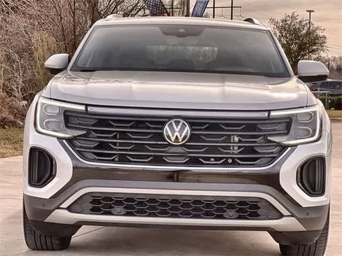 Used 2024 Volkswagen Atlas Cross Sport SE image 7