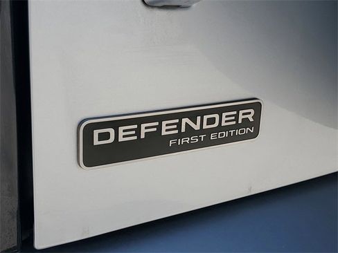 Used 2021 Land Rover Defender 90 First Edition image 9