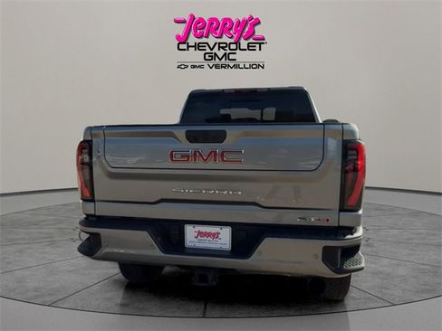 Used 2024 GMC Sierra 2500 AT4 w/ AT4 Premium Plus Package image 4