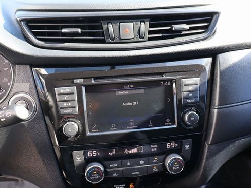 Used 2018 Nissan Rogue SV image 32