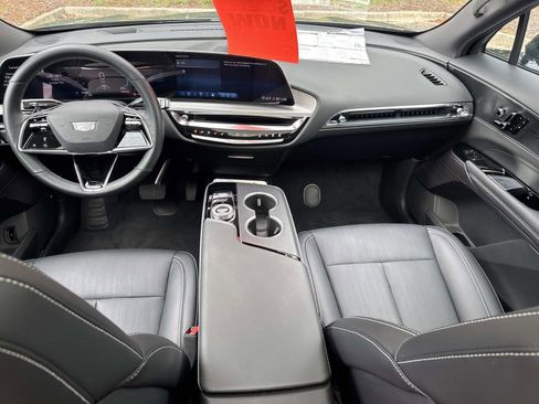 New 2025 Cadillac Lyriq Luxury RWD image 17