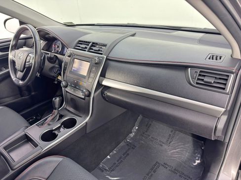 Used 2017 Toyota Camry SE image 13