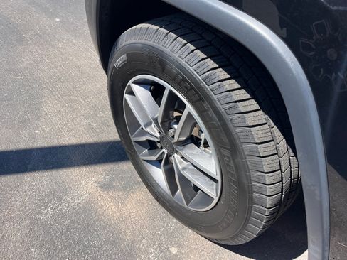 Used 2020 Jeep Grand Cherokee Limited AWD/4WD image 3